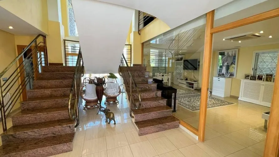 Apartamento de 4 dormitorios en Manises, España No. 1789 № 3