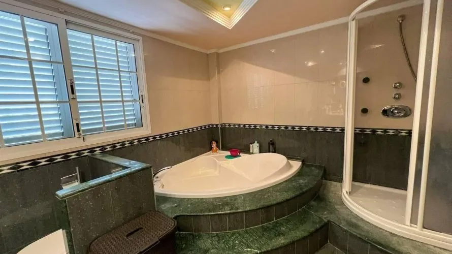 Apartamento de 4 dormitorios en Manises, España No. 1789 № 16