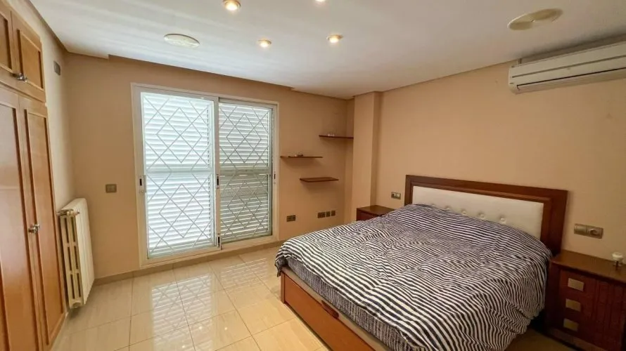 Apartamento de 4 dormitorios en Manises, España No. 1789 № 5