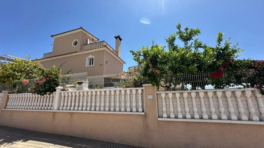 Apartamento de 4 dormitorios en La Regia, España No. 1871 № 1