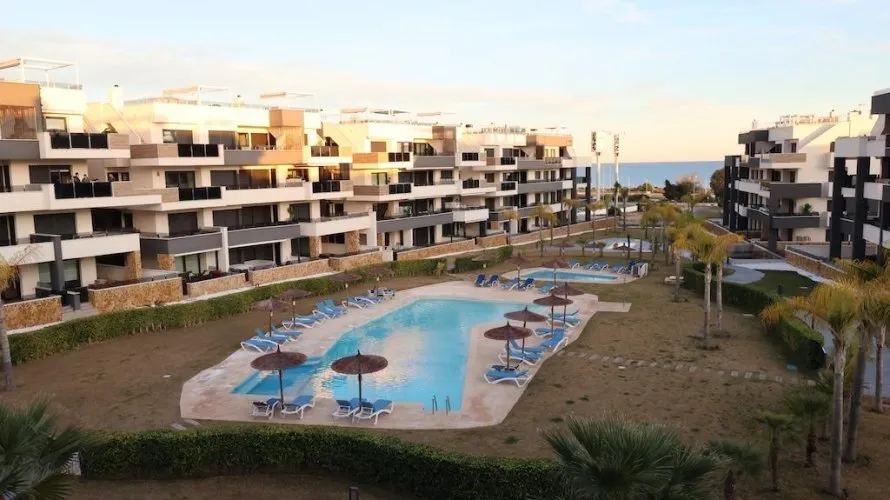 Apartamento de 2 dormitorios en Torrevieja, España No. 1868 № 6