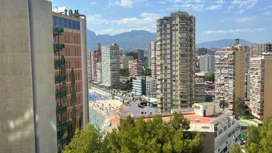 Apartamento de 3 dormitorios en Benidorm, España No. 2010 № 18