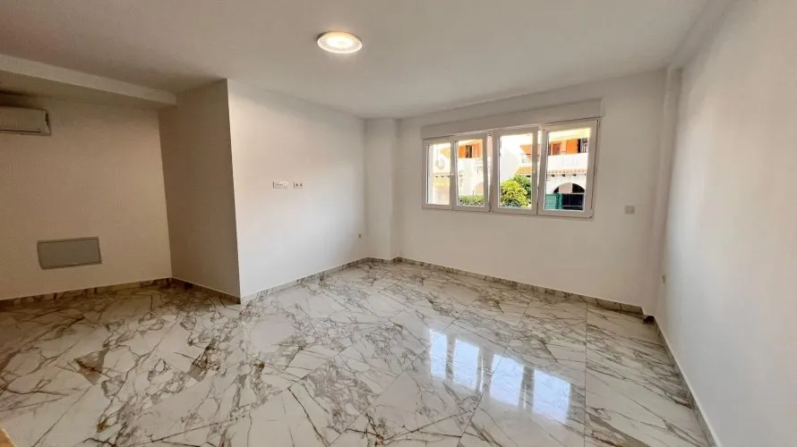 Apartamento de 1 dormitorio en Torrevieja, España No. 2177 № 11