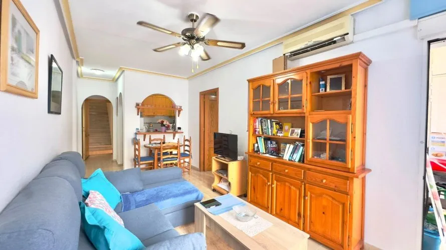 Apartamento de 1 dormitorio en Torrevieja, España No. 2340 № 2