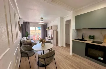 Apartamento de 2 dormitorios en Torrevieja, España No. 2074