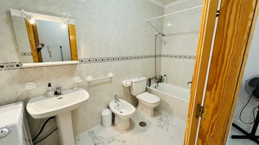 Apartamento de 2 dormitorios en Torrevieja, España No. 2201 № 11