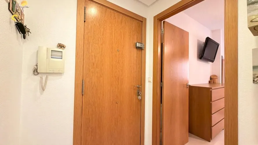 Apartamento de 1 dormitorio en Torrevieja, España No. 2326 № 3