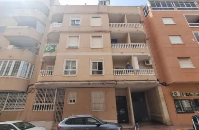 Apartamento de 2 dormitorios en Torrevieja, España No. 2192