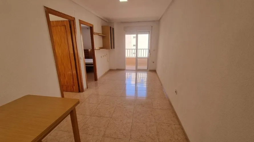 Apartamento de 2 dormitorios en Torrevieja, España No. 2331 № 10