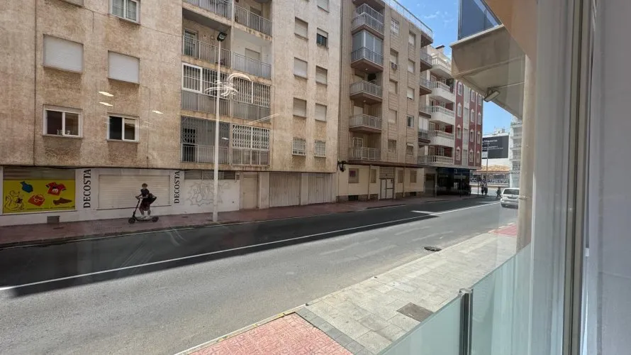 Apartamento de 2 dormitorios en Torrevieja, España No. 2037 № 8
