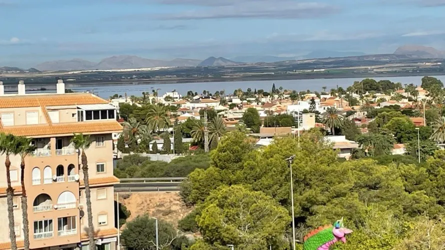 Apartamento de 2 dormitorios en Torrevieja, España No. 2212 № 10