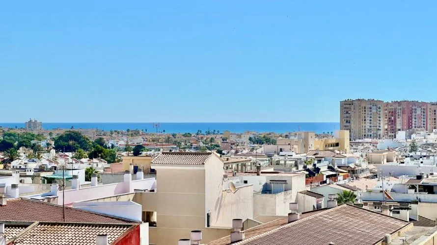 Ático de 1 dormitorio en Torrevieja, España No. 2327 № 2