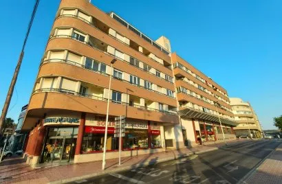 Apartamento de 2 dormitorios en Torrevieja, España No. 2352