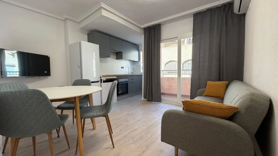 Apartamento de 2 dormitorios en Torrevieja, España No. 2316 № 8