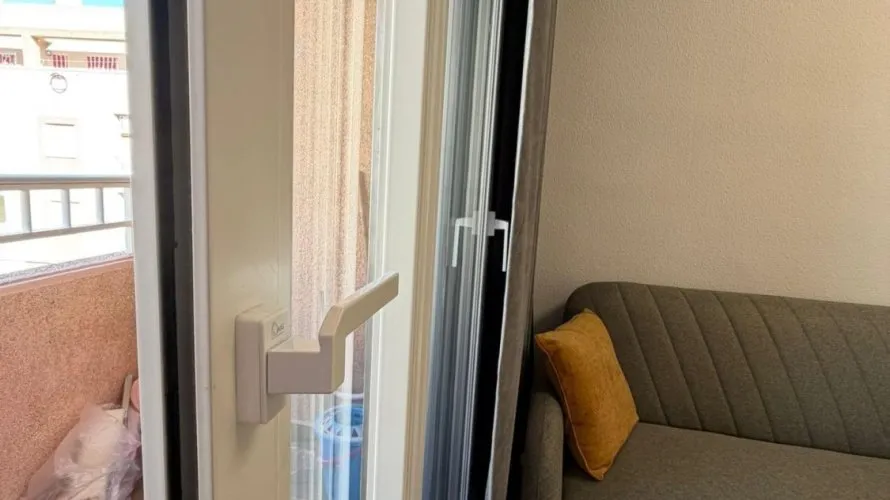 Apartamento de 2 dormitorios en Torrevieja, España No. 2316 № 3