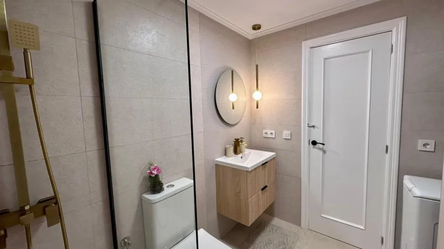 Apartamento de 2 dormitorios en Torrevieja, España No. 2143