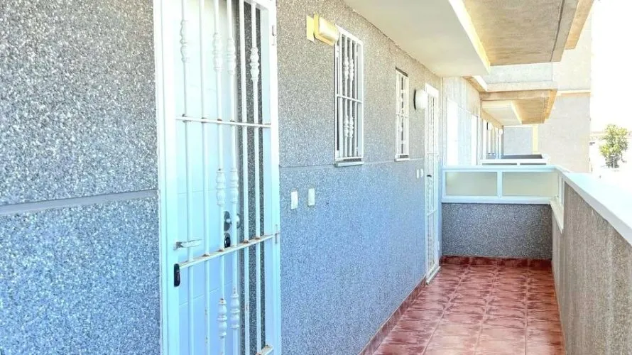Apartamento de 2 dormitorios en Torrevieja, España No. 2277