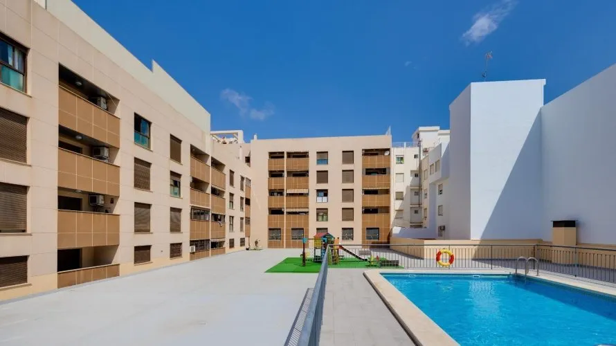 Apartamento de 2 dormitorios en Torrevieja, España No. 2020 № 5