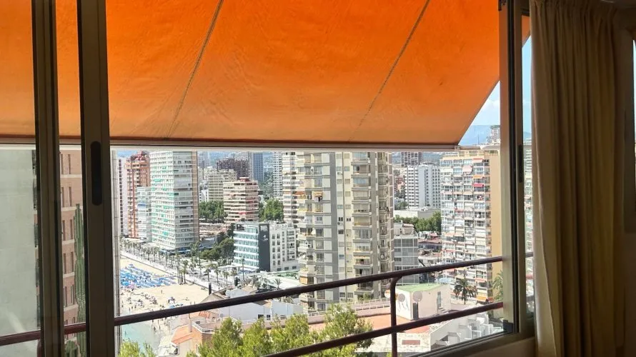 Apartamento de 3 dormitorios en Benidorm, España No. 2010 № 8