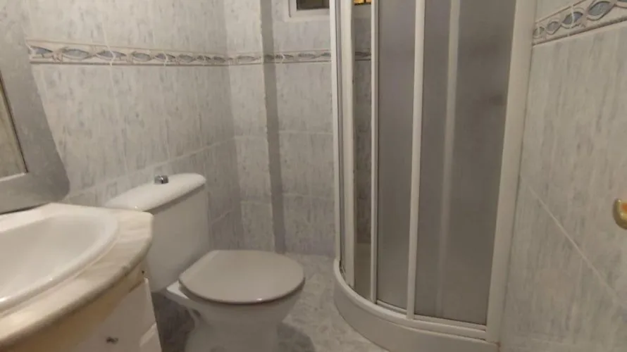 Apartamento de 1 dormitorio en Torrevieja, España No. 2275 № 2