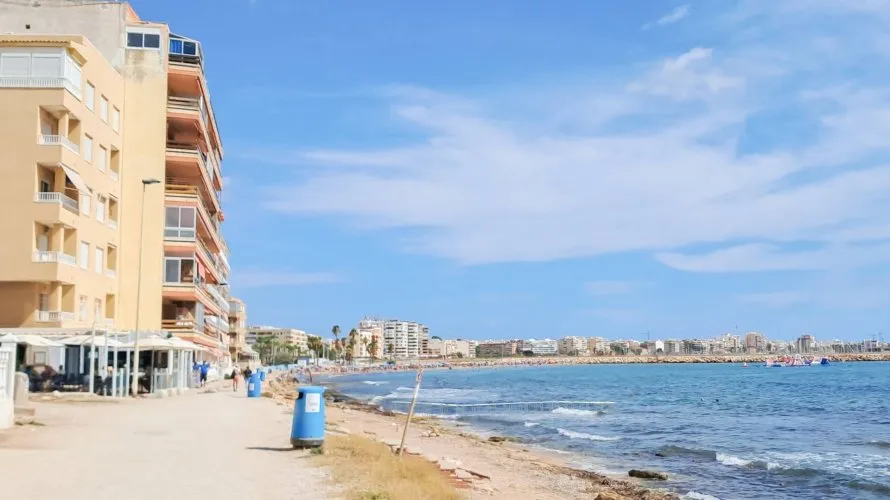Ático de 3 dormitorios en Torrevieja, España No. 2226