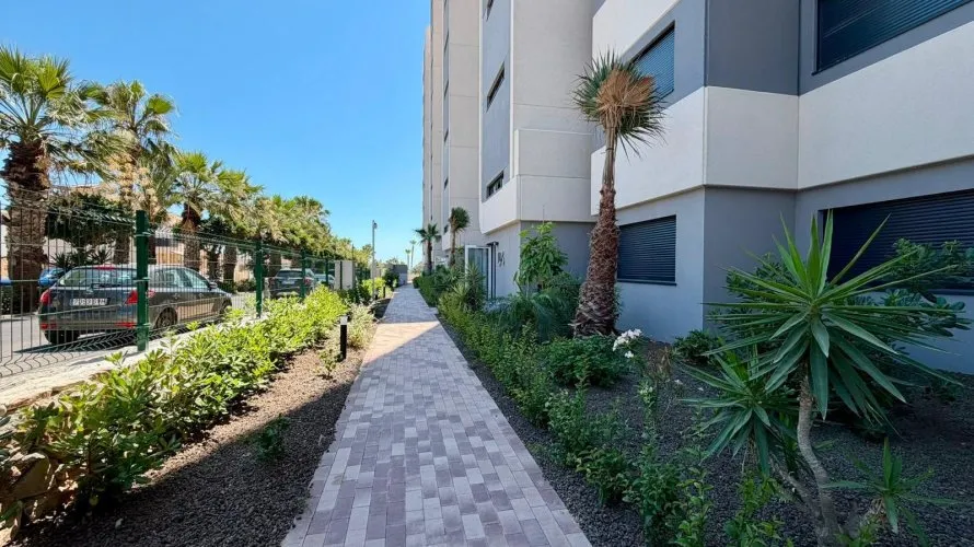 Apartamento de 2 dormitorios en Torrevieja, España No. 2140 № 1