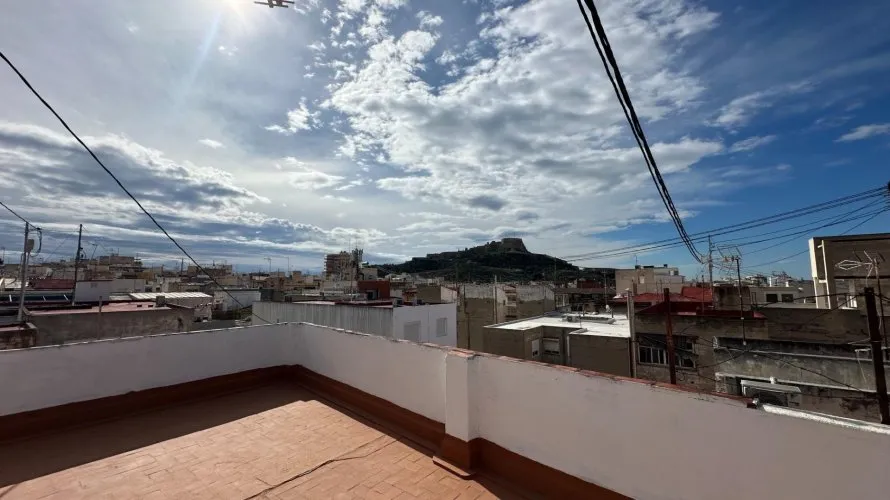 Apartamento de 2 dormitorios en Alicante, España No. 2287 № 3