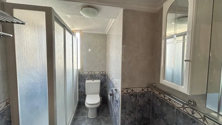 Apartamento de 3 dormitorios en Benidorm, España No. 2010 № 3