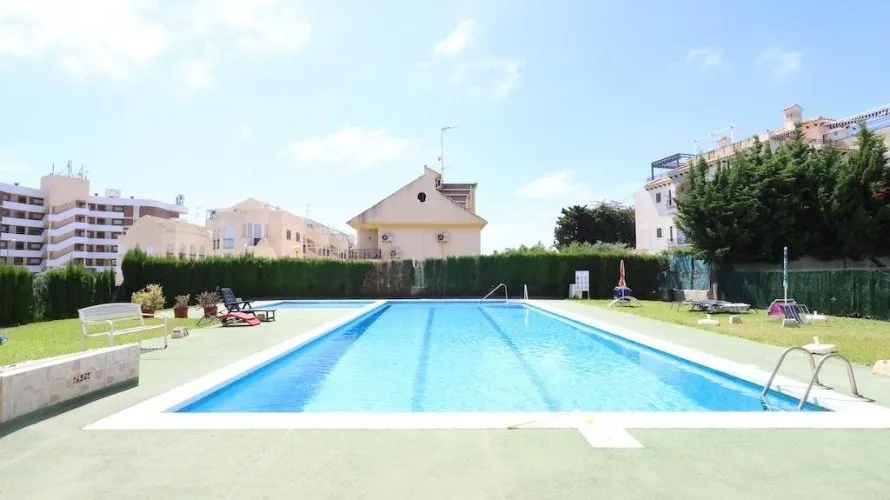 Apartamento de 3 dormitorios en La Zenia, España No. 2056 № 2