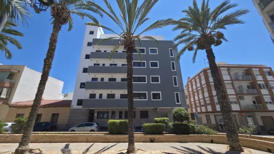 Apartamento de 3 dormitorios en Torrevieja, España No. 2160 № 2