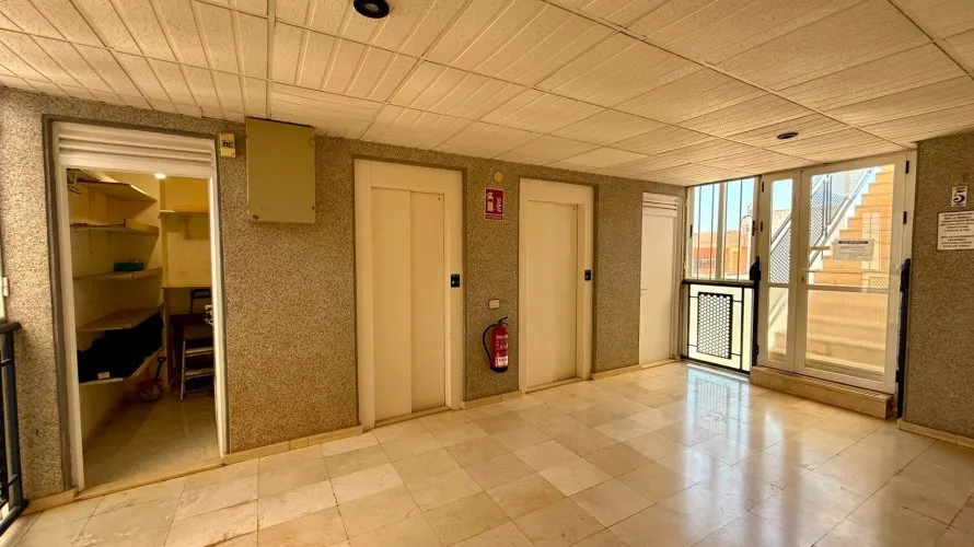 Ático de 2 dormitorios en Torrevieja, España No. 2084 № 2