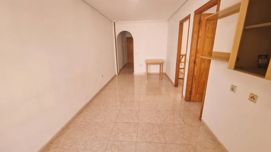 Apartamento de 2 dormitorios en Torrevieja, España No. 2331 № 9