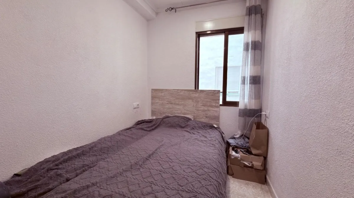Apartamento de 1 dormitorio en Alicante, España No. 2379
