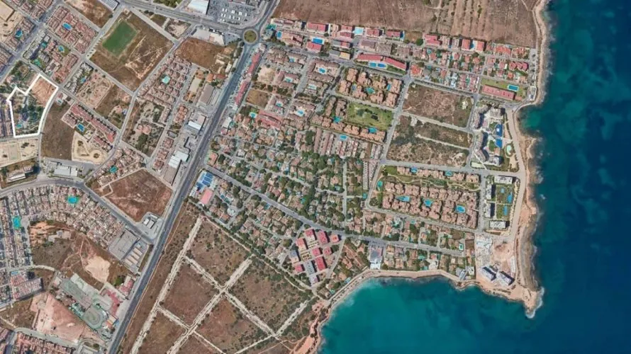 Apartamento de 2 dormitorios en Torrevieja, España No. 1994 № 2