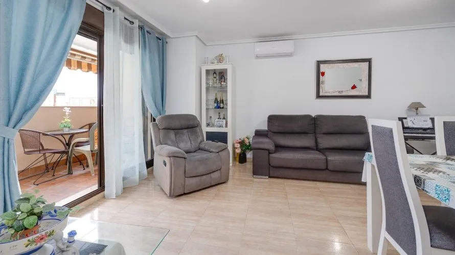 Apartamento de 2 dormitorios en Torrevieja, España No. 2020 № 20