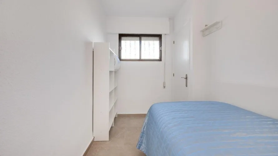 Apartamento de 1 dormitorio en Torrevieja, España No. 2290 № 2