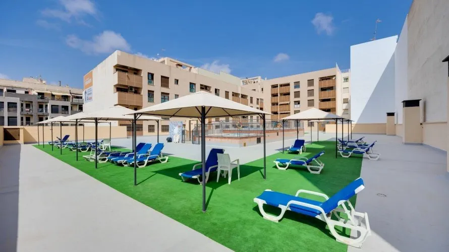 Apartamento de 2 dormitorios en Torrevieja, España No. 2020 № 3