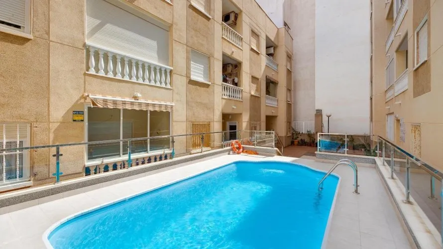 Apartamento de 43m² en Torrevieja, España No. 2366 № 1