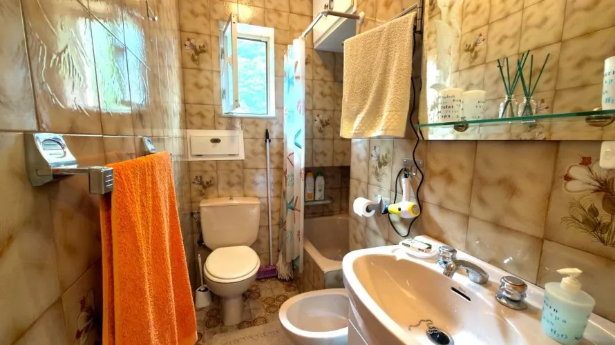 Apartamento de 1 dormitorio en Mieres, España No. 2342 № 4