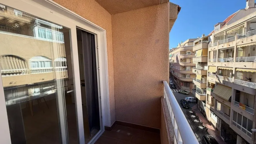 Apartamento de 2 dormitorios en Torrevieja, España No. 2316 № 1
