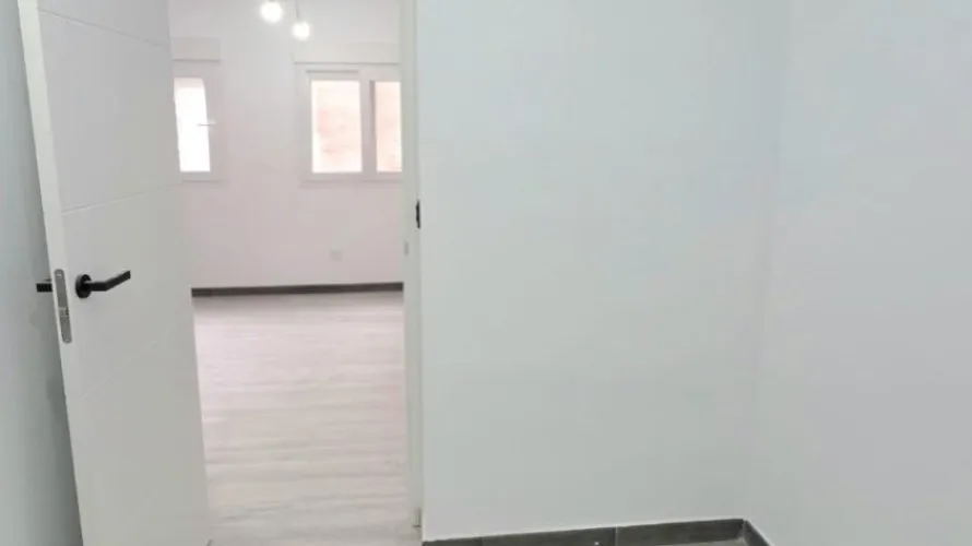 Apartamento de 2 dormitorios en Mieres, España No. 2318 № 11