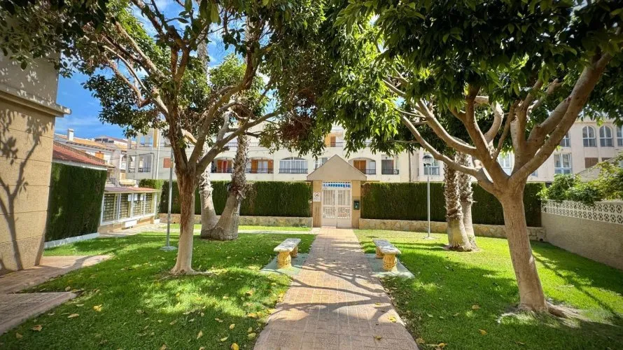 Apartamento de 1 dormitorio en Torrevieja, España No. 2369 № 3