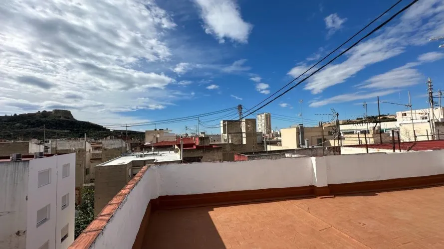 Apartamento de 2 dormitorios en Alicante, España No. 2287 № 1