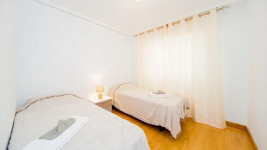 Apartamento de 2 dormitorios en Torrevieja, España No. 2355
