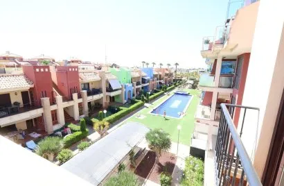 Apartamento de 2 dormitorios en La Zenia, España No. 2137