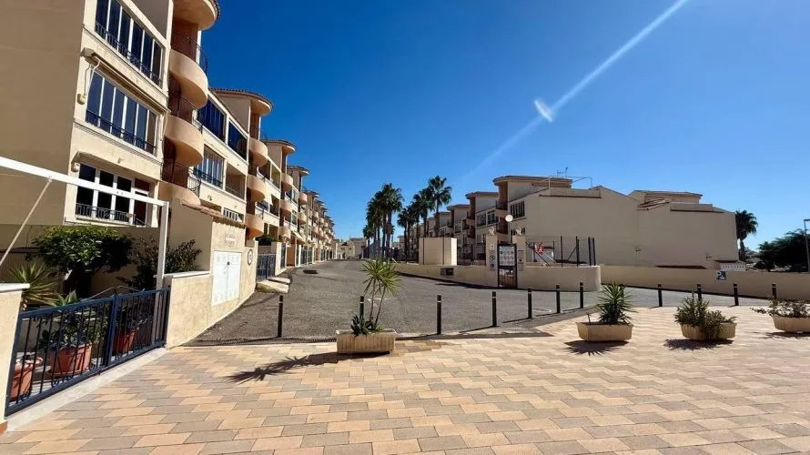Apartamento de 2 dormitorios en Orihuela, España No. 2222 № 1
