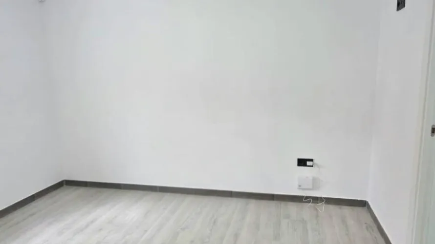 Apartamento de 2 dormitorios en Mieres, España No. 2318 № 8