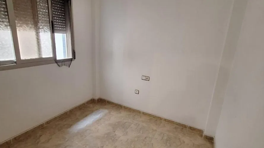 Apartamento de 2 dormitorios en Torrevieja, España No. 2181 № 2