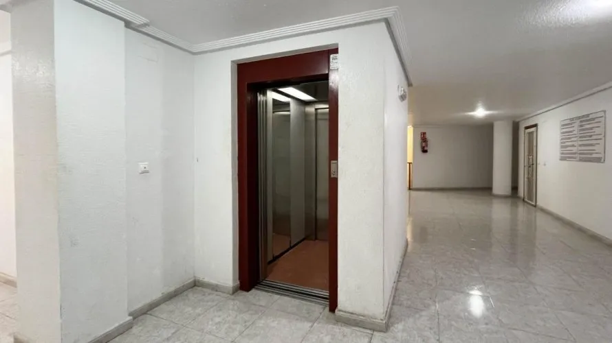 Apartamento de 1 dormitorio en Torrevieja, España No. 2361 № 5
