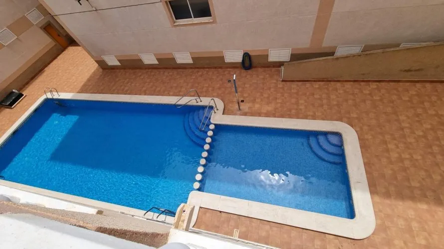 Apartamento de 2 dormitorios en Torrevieja, España No. 2331